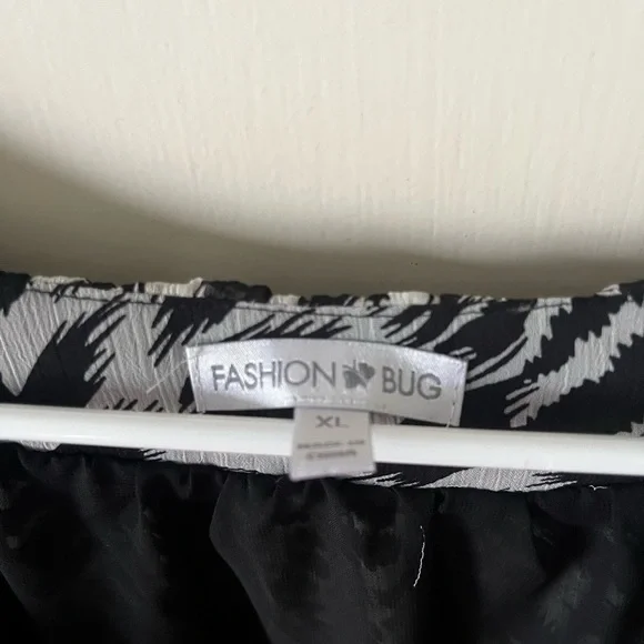 Fashion Bug Black and White Patterned Blouse - Picture 3 of 4
